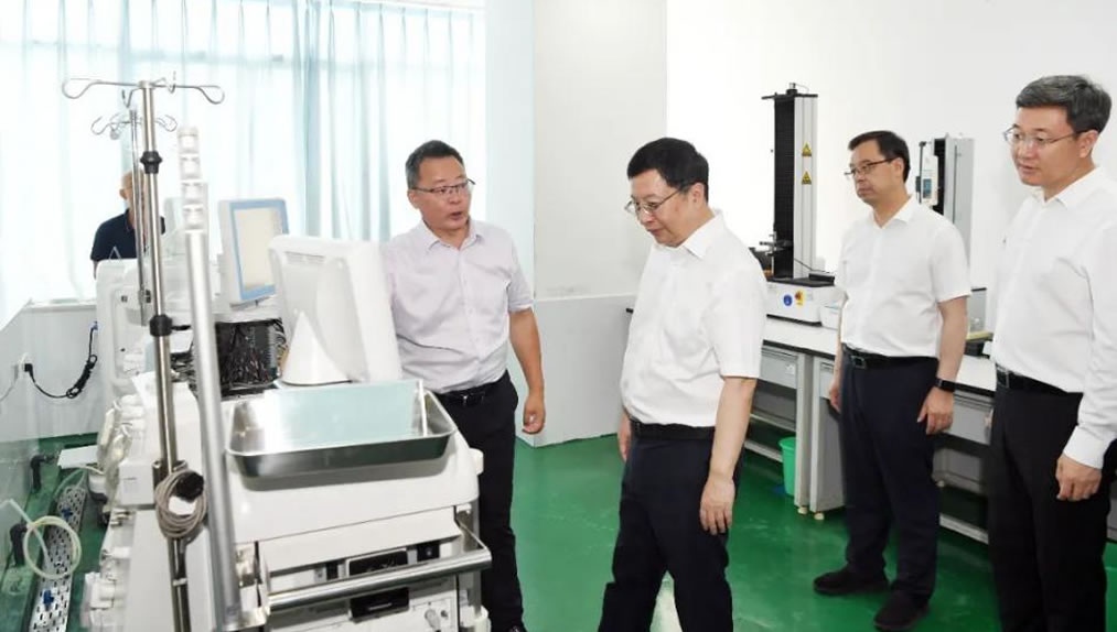 重庆市委副书记、市长胡衡华莅临门徒娱乐公司调研